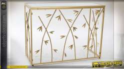 Grande console en métal finition doré brillant, motifs de feuilles esprit bambou, plateau en verre, 100cm