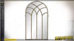 Grand miroir fenêtre en métal effet vieilli style gothique, 125.5cm