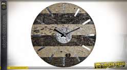 Horloge murale en bois finition beige et brun foncé effet vieilli style chalet, 40cm