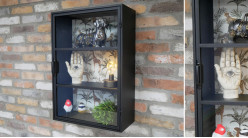 Meuble étagère en métal avec porte vitrée, finition noir charbon et fond imprimé safari, 68cm