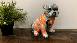 Statuette de bulldog en résine finition pastel multicolore, ambiance contemporaine, 23cm