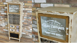 Meuble d'appoint en bois et métal avec tiroirs et casiers, finitions usées ambiance vintage ancien meuble de métier, 141cm