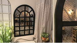 Grand miroir en bois en forme d'ouverture arrondie, finition noir charbon ambiance fenêtre d'atelier, 130cm