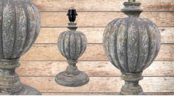 Pied de lampe amphore en bois, modèle Détroit de 36cm, finition bois usé gris bleuté, ambiance vieille Italie