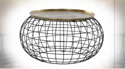 Table basse en aluminium ajouré plateau finition dorée ambiance moderne chic, Ø80cm