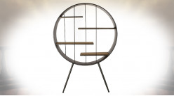 Étagère circulaire en métal gris anthracite et bois finition naturelle ambiance atelier, 173cm