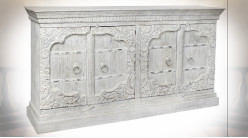 Buffet 4 portes en bois de manguier sculpté aux motifs de fleurs finition blanc vieilli de style Indien, 190cm