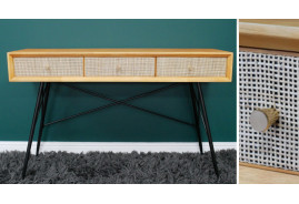 Meuble bureau en bois clair, rotin et pieds en métal effilés noir charbon, 3 tiroirs, ambiance scandinave