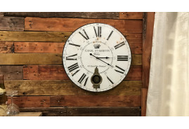 Horloge en bois avec motifs parisien, balancier (qui fonctionne) finition laiton ancien, Ø58cm