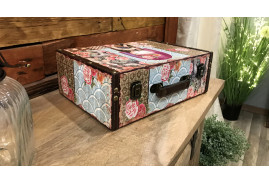 Boite décorative style valise de voyage, en bois et ferrures en métal, motifs manga
