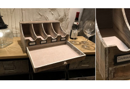 Accessoire de cuicine en bois viieilli, avec 4 compartiments et étiquettes.