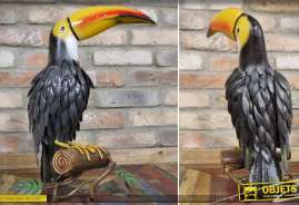 Grand toucan stylisé en métal peint pour décoration d’intérieur ou d’extérieur