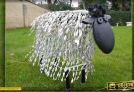 Mouton stylisé en métal pour décoration de jardin