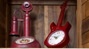 Horloge en forme de guitare à poser, en métal finition rouge ancien, ambiance salle de musique, 34cm