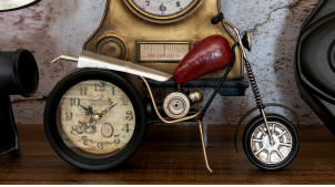 Replique d'une moto en métal avec cadran d'horloge dans la roue arrière, couleurs usées, 29cm