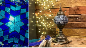 Lampe en métal et mosaïque de verre, teintes bleutées, ambiance orientale, 33cm