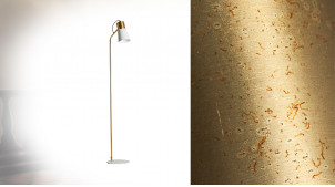 Lampadaire en métal et laiton doré vieilli, ambiance classique élégante, 151cm