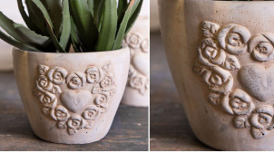 Série de 4 cache-pots en terre cuite avec motifs de roses et coeur central, finition crème antique, Ø17cm