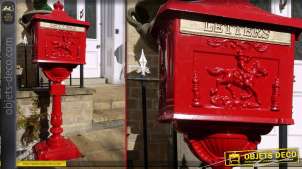 Boîte aux lettres de style anglais sur socle couleur rouge