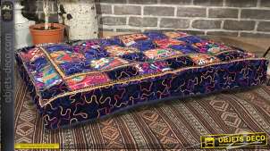 Grand coussin de sol en 90 cm épais à motifs indiens colorés en patchwork