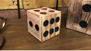 Décoration à poser en bois en forme de dé, finition brute avec chiffres rouges et noirs, 10x10