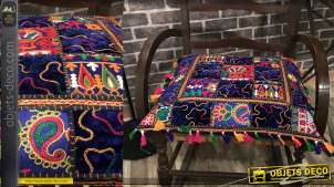 Gros coussin en coton épais esprit patchwork, couleurs vives et pétillantes, franges et pompons, 40x40