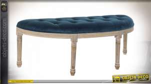 Bout de lit en demie lune en bois finition blanchie et velours bleu profond, style classique, 125cm