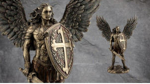 Archange Saint Michel, représentation de l'ange ailes déployées et épée à la main, en résine finition laiton vieilli, collection Terre des Dieux, 35cm