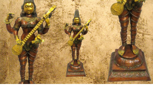 Sculpture en laiton massif de la déese Sarasvati postée debout, divinité symbole de connaissance et des arts, finitions effet anciennes, 49kg - 130cm