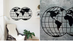 Grande carte du monde à suspendre, en métal finition noir charbon, ambiance moderne contemporaine, 100cm