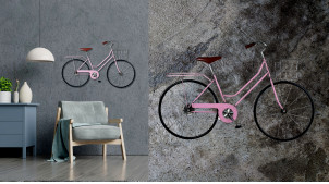 Vélo mural en métal, modèle féminin part la forme et la finition rose poudré, ambiance rétro romantique, 80cm