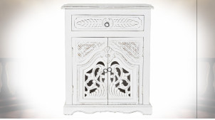 Table de chevet en bois de manguier sculpté finition blanche ambiance romantique, 62cm