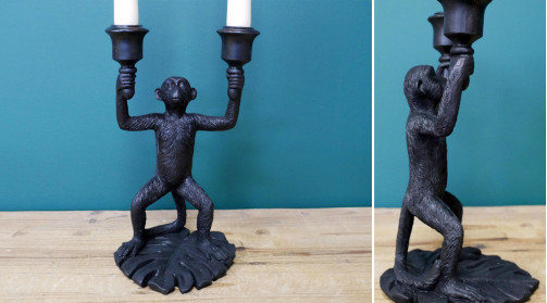 Chandelier en résine finition noir, sculpture d’un singe au centre, pour deux chandelles