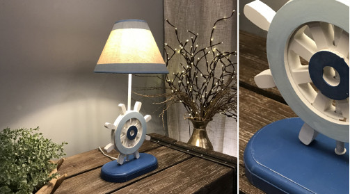Lampe décorative avec gouvernail dans le pied, finition blanc et bleu, abat jour de Ø25cm