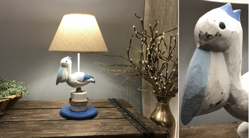 Lampe à poser avec sculpture d’oiseau marin dans le pied, ambiance port de plaisance