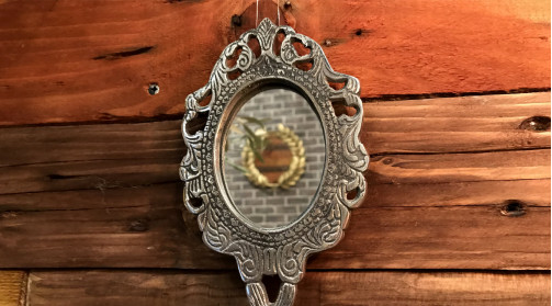 Miroir à main en métal finition chromée vieillie, ambiance vieux baroque, 25cm