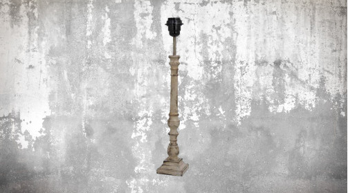 Pied de lampe en bois sculpté, modèle indémodable fin et haut